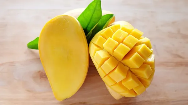 can you feed mango to your pet